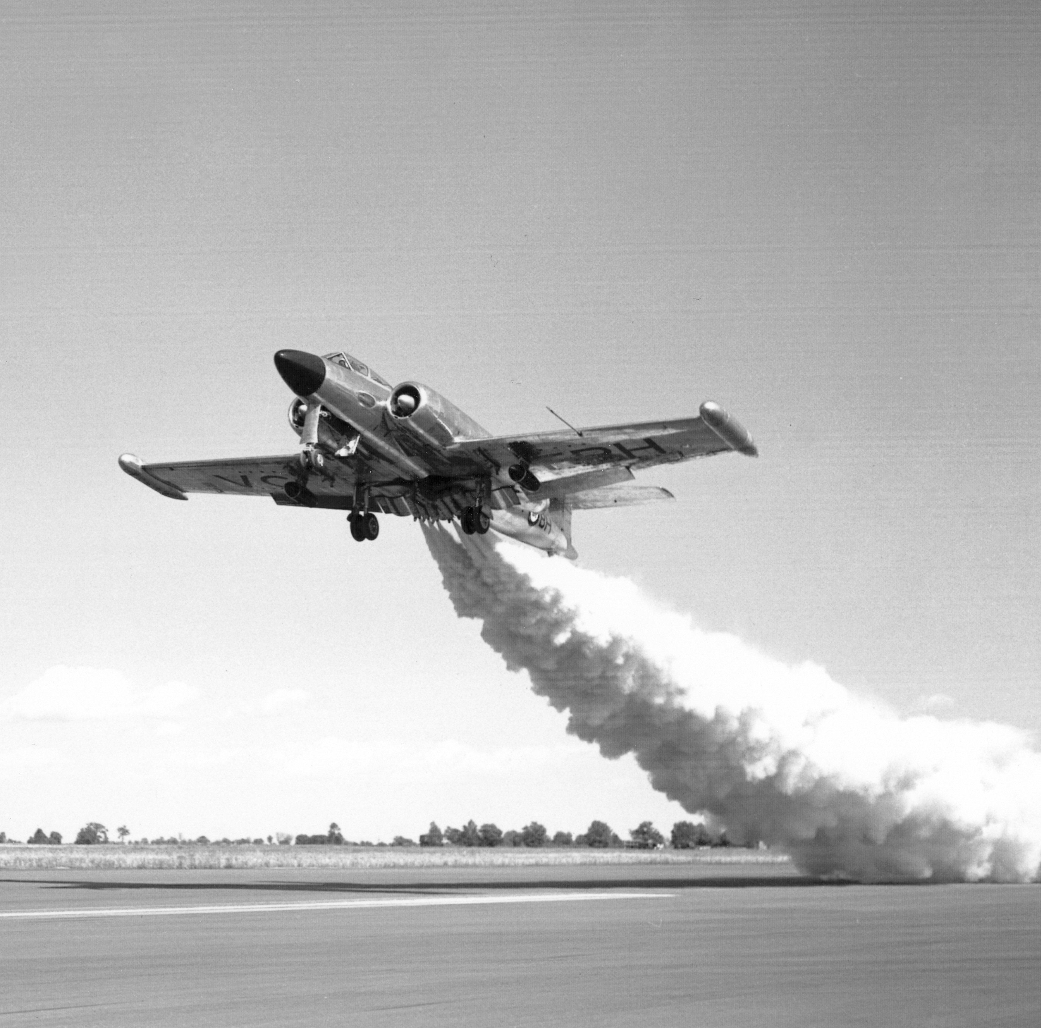 Un CF-100 Canuck. PHOTO : Archives du MDN, PL-54505