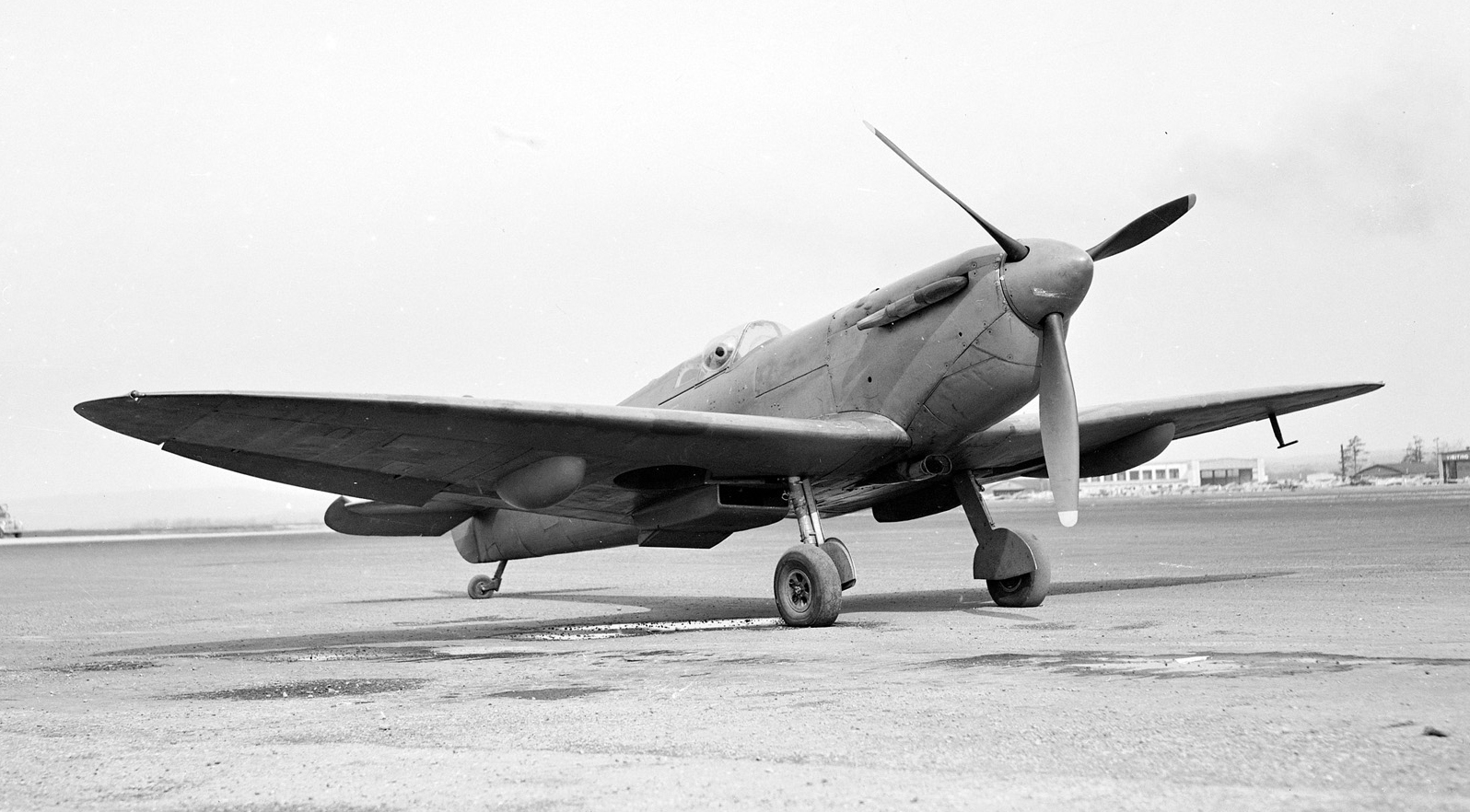 Un Spitfire au sol le 22 mai 1943. PHOTO : Archives du MDN, PL-16608 